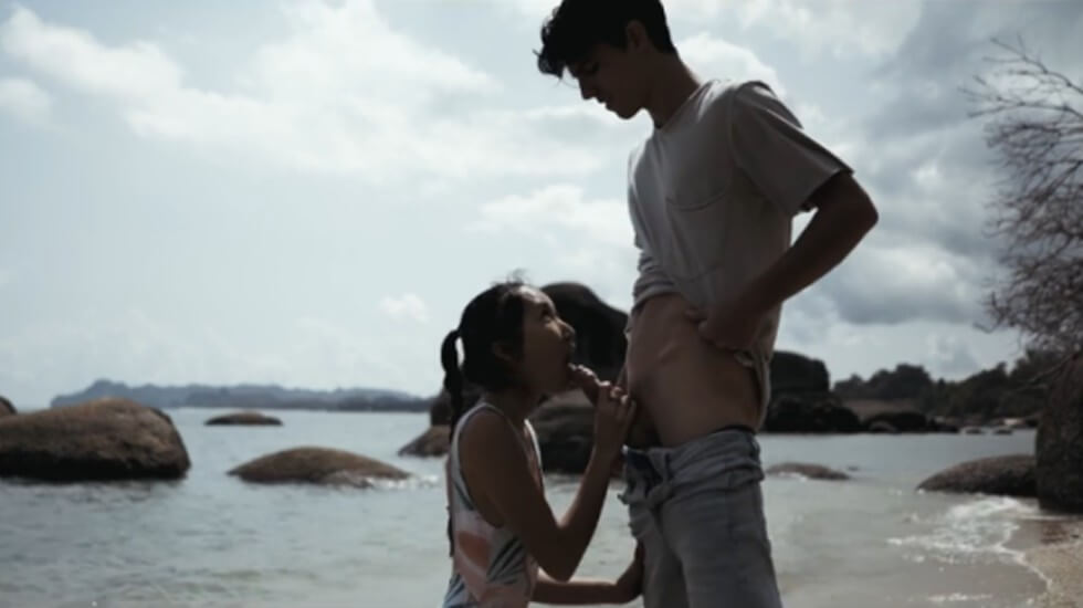 gc华裔美女博主与男友的性爱日记-我在海滩上用她的乳头海报剧照